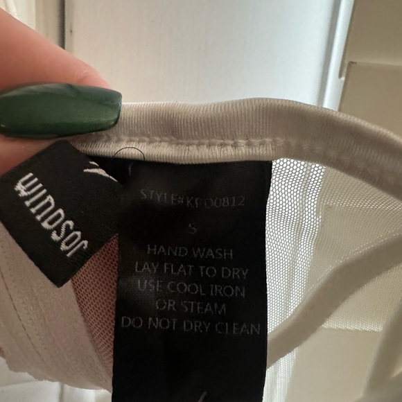 Beautiful white corset gown - Picture 4 of 10